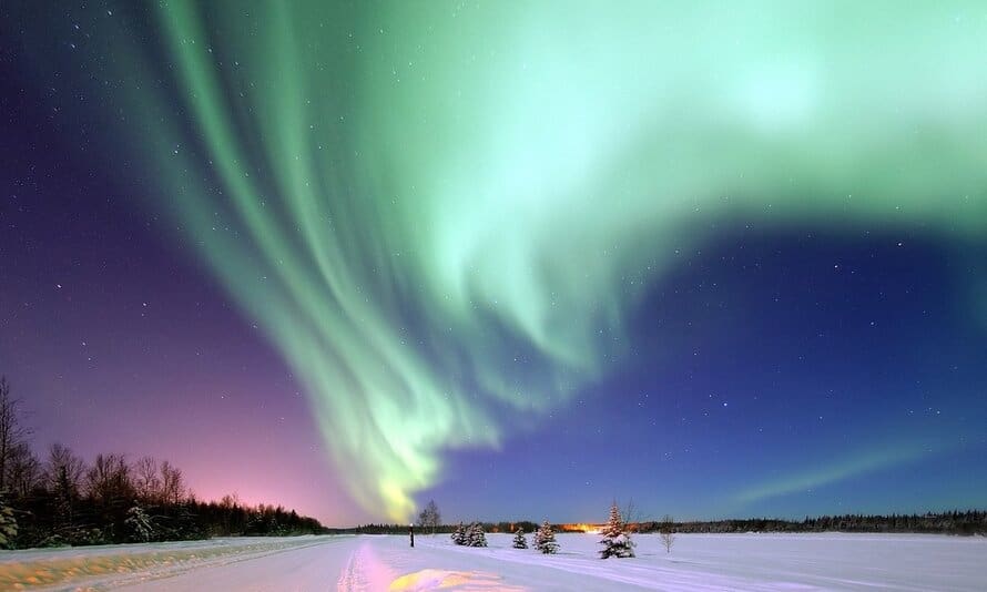 green northern lights Alaska